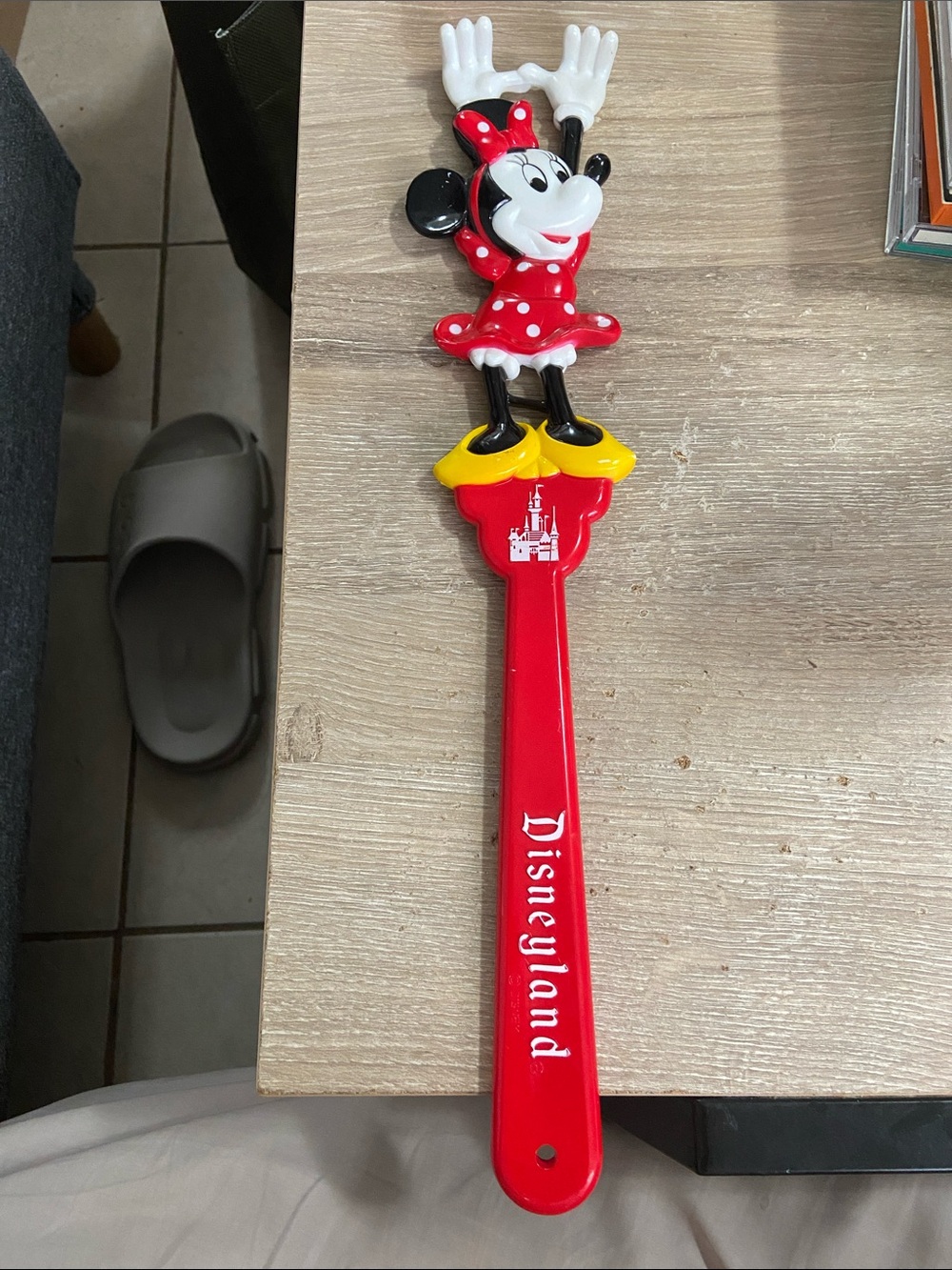 Vintage Walt Disney World Minnie Mouse Back Scratcher Collectible Souvenir